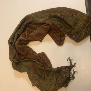 Green pashmina. Really cool color scheme